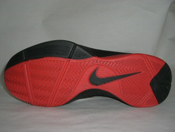 Nike Hyperfuse Black Red 06
