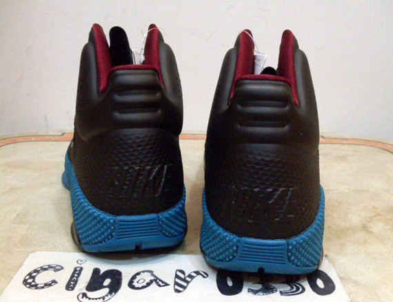 Nike Wmns Hyperfuse Black Blustery Team Red Sample 3