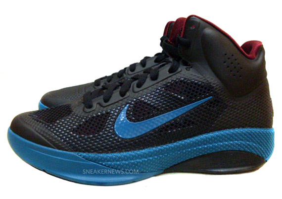 Nike WMNS Hyperfuse - Black - Blustery - Team Red