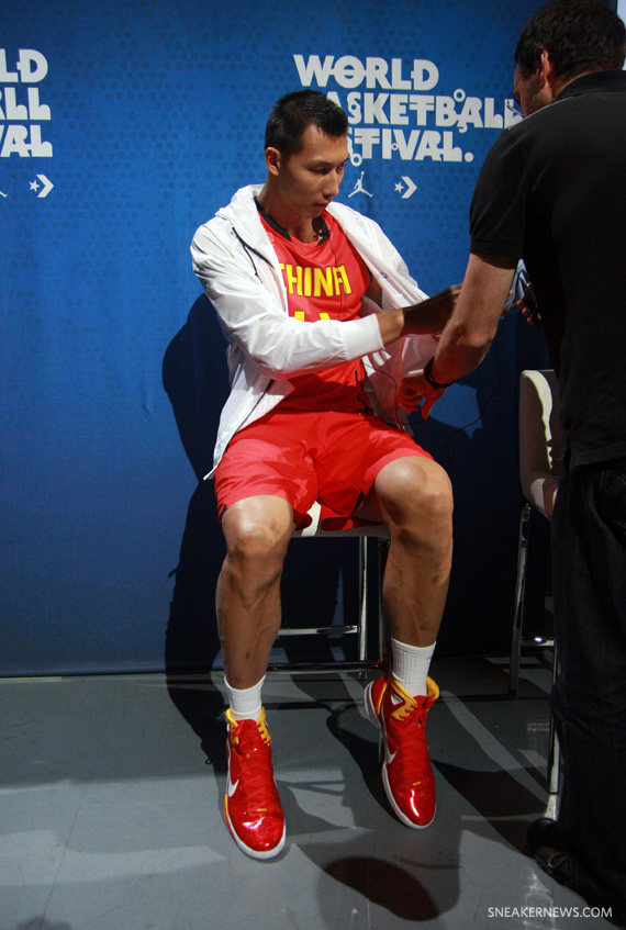 Yi Jianlian Interview 10