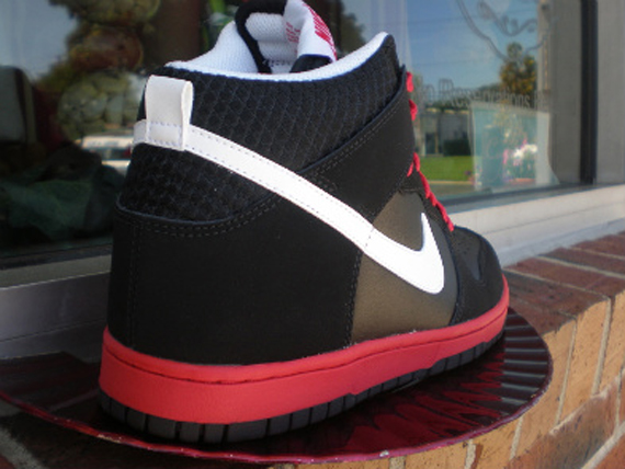 Melancólico mando Moderador Nike Dunk High - Black - White - Sport Red - SneakerNews.com