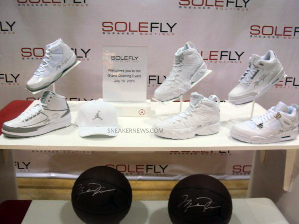 Autographed Air Jordan 25th Anniversary Display Sole Fly 12