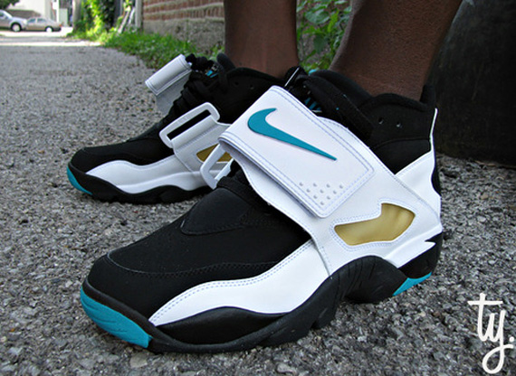 Nike Air Diamond Turf Black Teal White SneakerNews