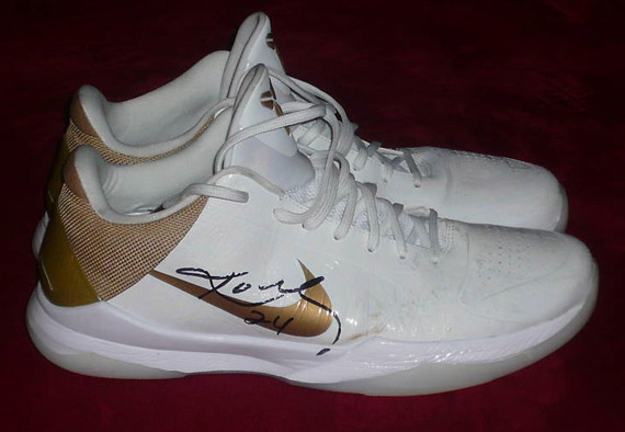 kobe autographed shoes