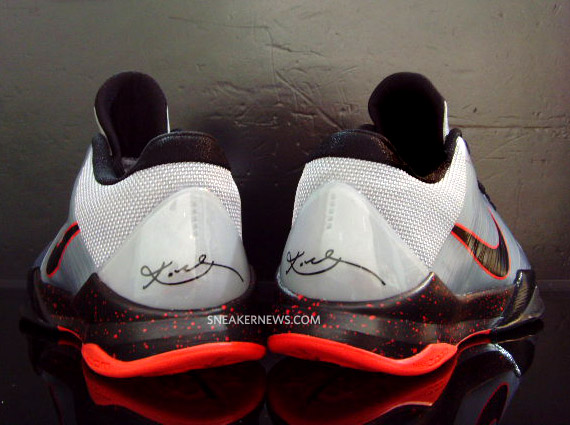 Nike Zoom Kobe V (5) - Wolf Grey - Black - Daring Red