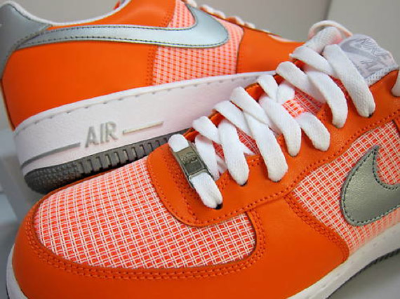 Nike Wmns Air Force 1 Total Orange Metallic Silver 1