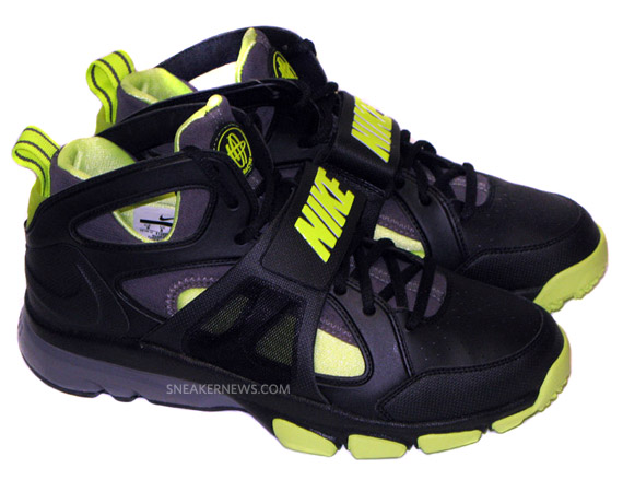 Nike Zoom Huarache Tr Mid Black Volt Dark Grey 1