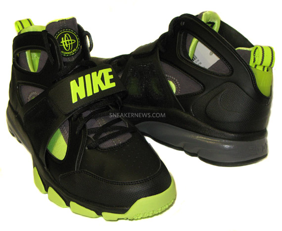 nike zoom huarache TR mid black volt dark grey 2