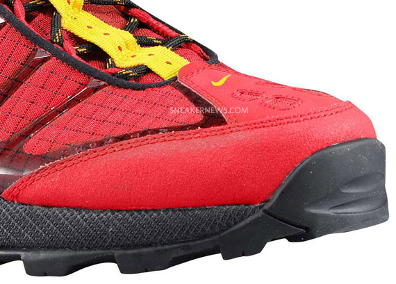 Nike Acg Zoom Tallac Lite Red Yellow Anthracite 4