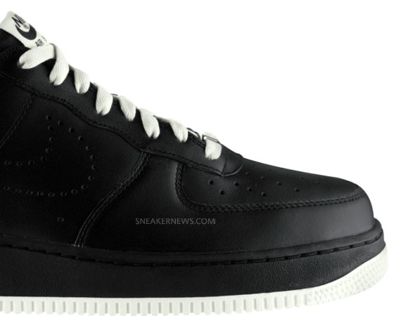 Nike Air Force 1 Low Blk Wht Perf 04