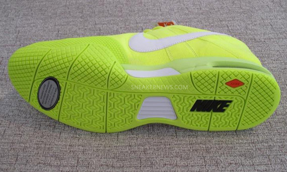 Nike Air Max Courtballistec 2.2 Tennis Ball 5