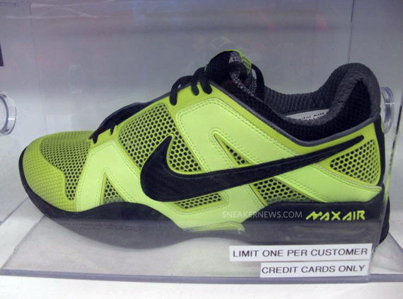 Nike Air Max Courtballistec 2.2 Tennis Ball 8