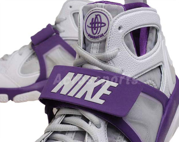 Nike Zoom Huarache TR Mid – Neutral Grey – Varsity Purple – Varsity Maize