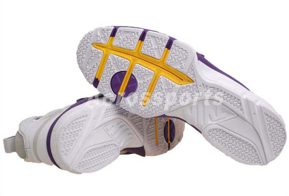 Nike Zoom Huarache Tr Mid White Neutral Grey Varsity Purple Varsity Maize 05