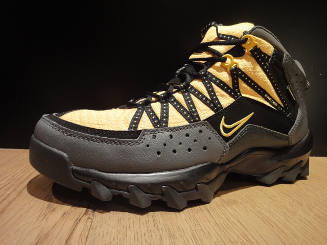 Nike ACG Takao Mid + Low - Holiday 2010 Colorways