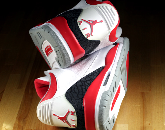 Sneaker GiveGame Air Jordan Fire Red Iii 07