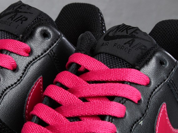 Nike WMNS Air Force 1 – Black – Vivid Pink