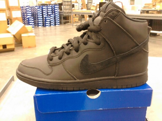 Nike SB Dunk High Premium ‘Blackout’