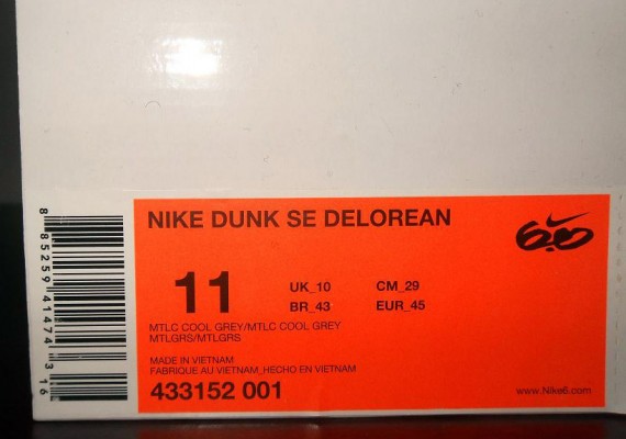 Nike 6.0 Dunk SE DeLorean – Retail Package