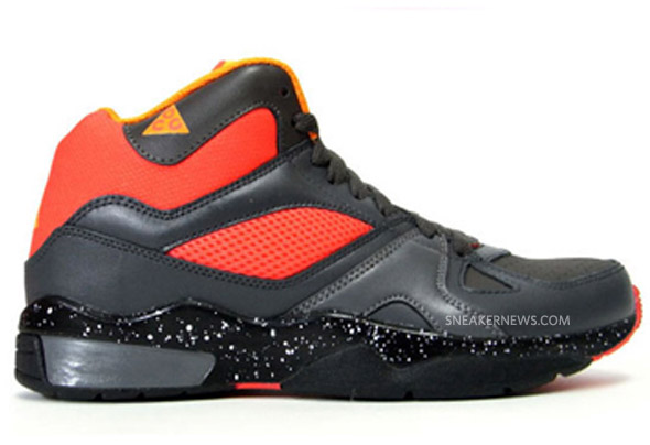 nike-air-escape-acg-anthracite-red-available-2 Nike Air Escape Acg Anthracite Red Available 2