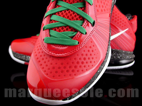 Nike Lebron Viii V2 Christmas New Images 01