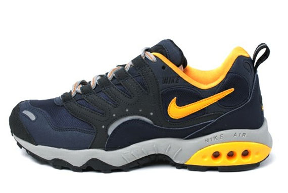 Nike curved-hem Max Air unit in the heel for support and cushioning Navy Yellow Black 1