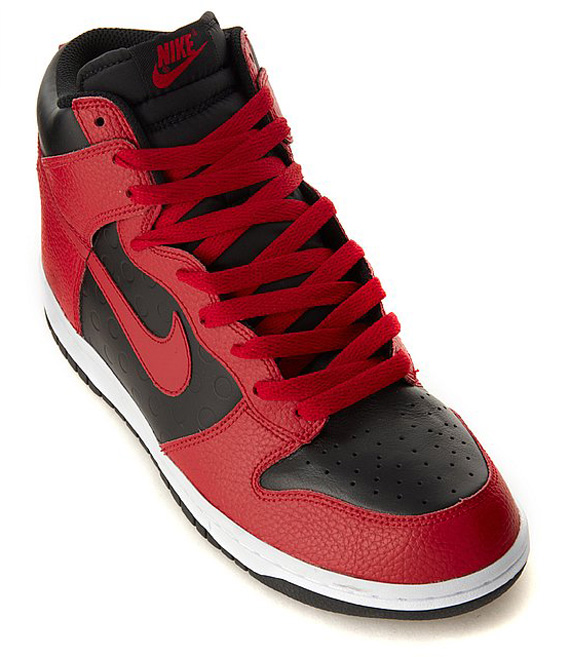 black and red nike dunks high
