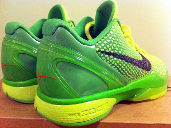 Nike Zoom Kobe VI ‘Grinch’ - SneakerNews.com