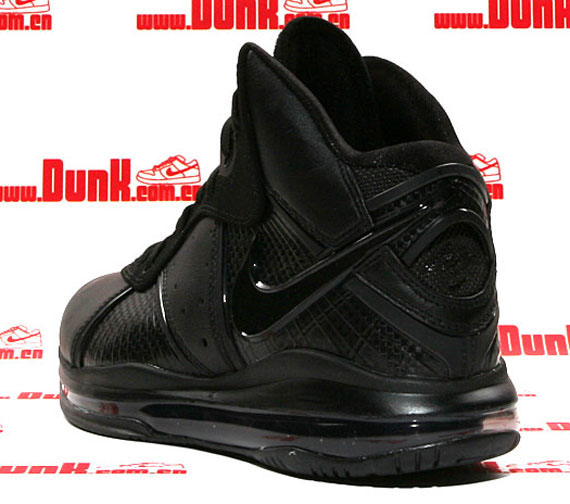 nike lebron 8 blackout dunk 06