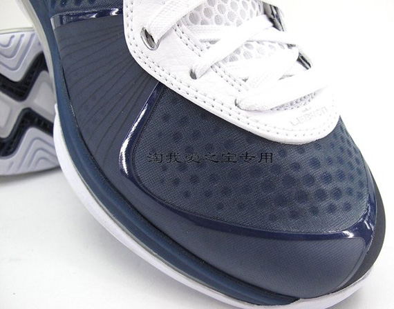 Nike Lebron 8 V.2 Navy White Detailed Images 02