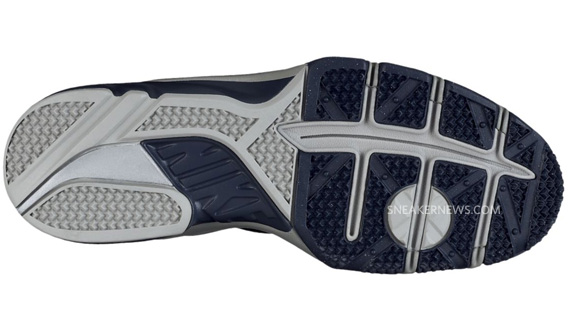 Nike Zoom Huarache Tr Mid Medium Grey Obsidian Metallic Silver 01