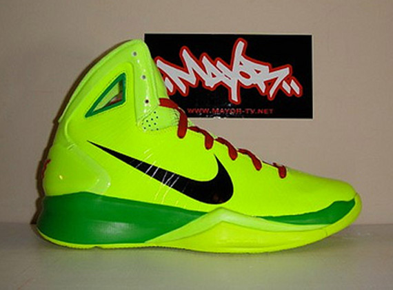 Nike Hyperdunk 2010 – Christmas Day PE