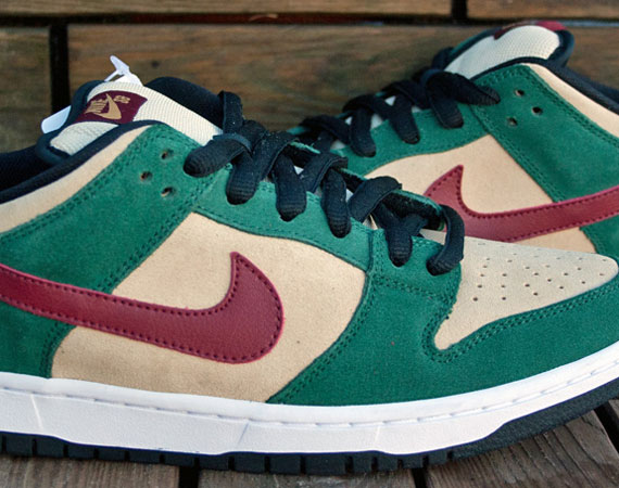 Nike SB Dunk Low – Vegas Gold – Team Red – Team Green | March 2011