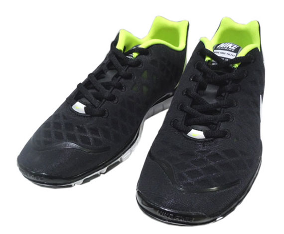 Nike Wmns Free Tr Fit Black Volt 01
