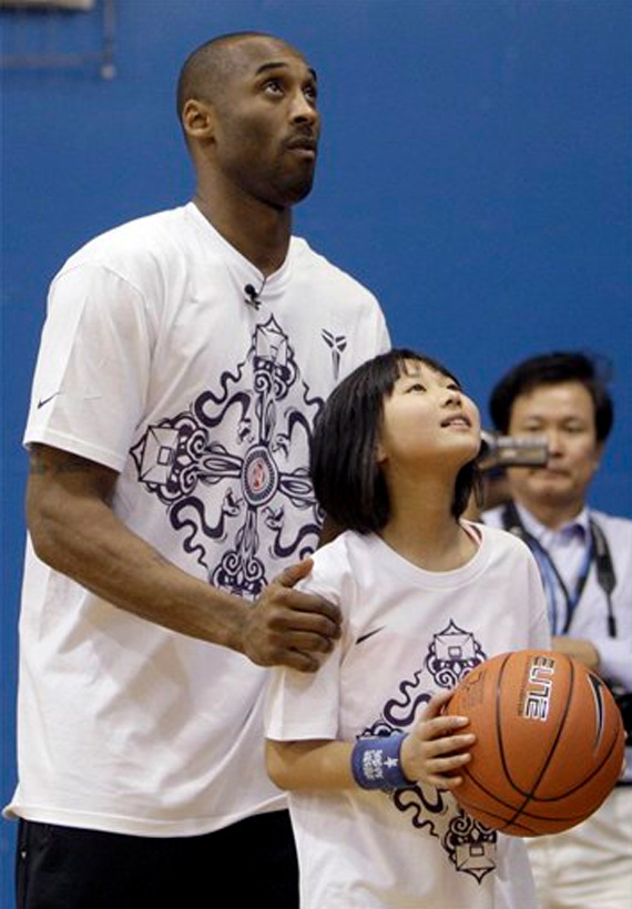 Kobe Bryant Kobe Vi Launch Clinic 08