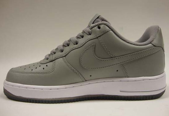 Nike Air Force 1 Low Medium Grey Clear Sole Textured 01