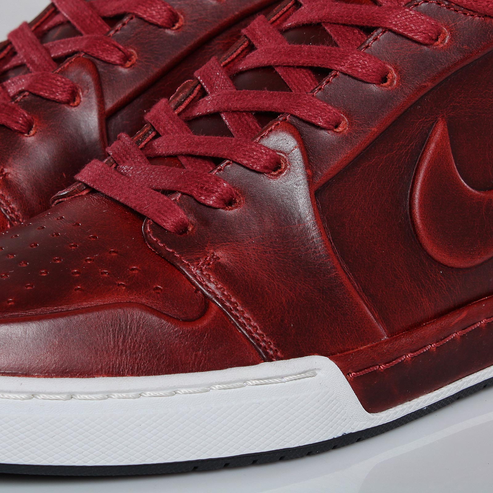 nike-air-royal-mid-vt-team-red-white-1 Nike Air Royal Mid Vt Team Red White 1