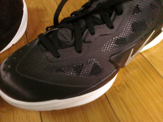 Nike Zoom Hyperfuse 2011 Low – Black – White | Sample
