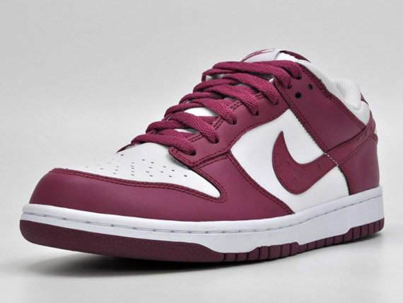 nike dunk ostrich swoosh