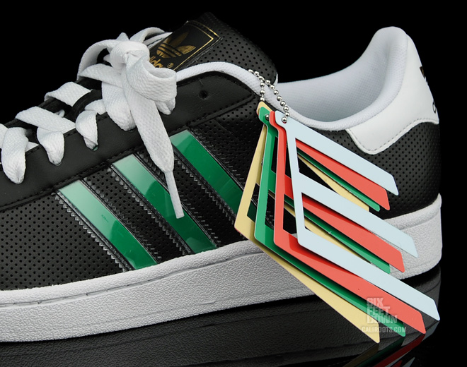 adidas shoes change color stripes