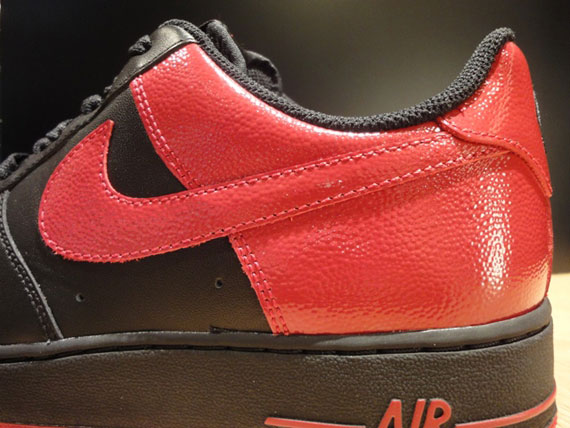 nike boots Air Force 1 Low '07 - Black - Varsity Red | Available