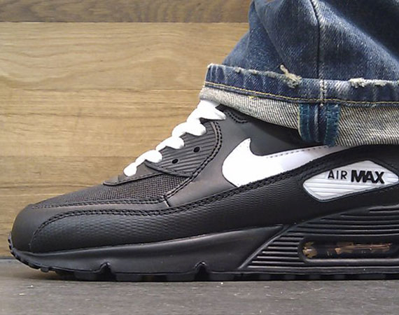black and white air max 90s