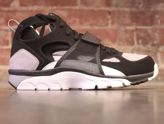 nike air trainer huarache black grey