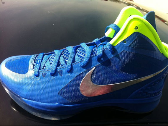Nike Hyperdunk 2011 - Treasure Blue - Ice - Volt SneakerNews.com