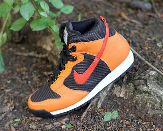 Nike Acg Lava Dunk Orange 01