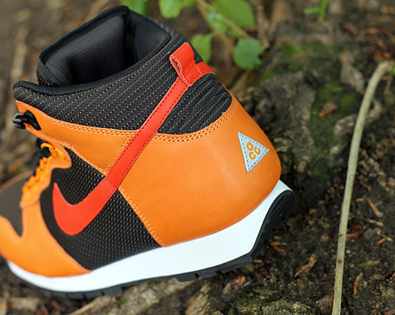 Nike Acg Lava Dunk Orange 03