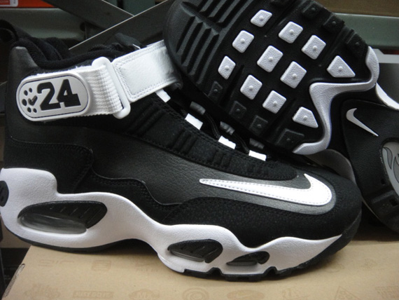 Nike Air Griffey Max 1 Gs Black White Metallic Silver 02