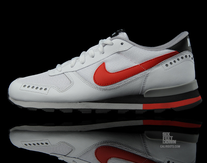 Nike Air Venture White Sport Red Black Metallic Silver 1