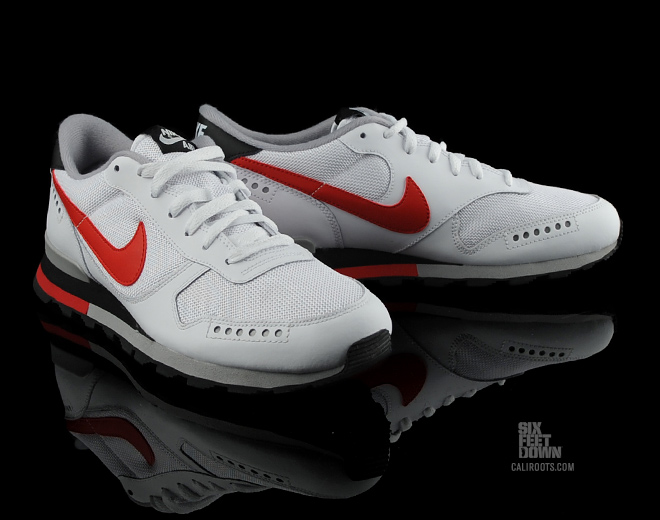 Nike Air Venture White Sport Red Black Metallic Silver 2