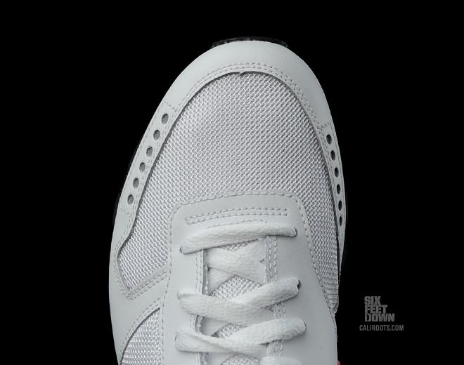 Nike Air Venture White Sport Red Black Metallic Silver 4